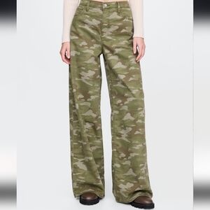 GAP NWOT Petite Mid Rise Camouflage Baggy Wide-Leg Jeans